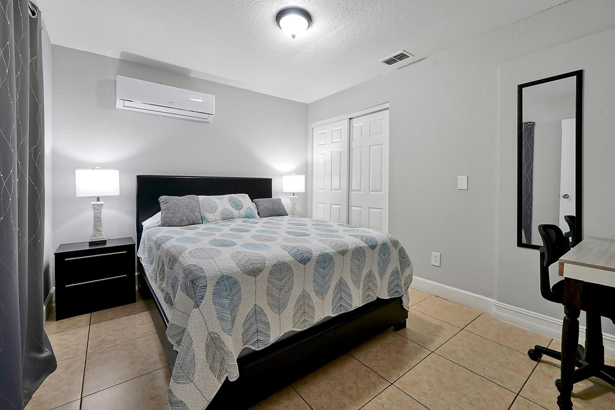 Comfortable Private Room In Tampa: The Wanderlust Ngoại thất bức ảnh